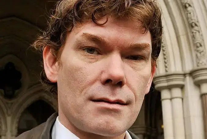 Gary McKinnon extraditado a Estados Unidos.